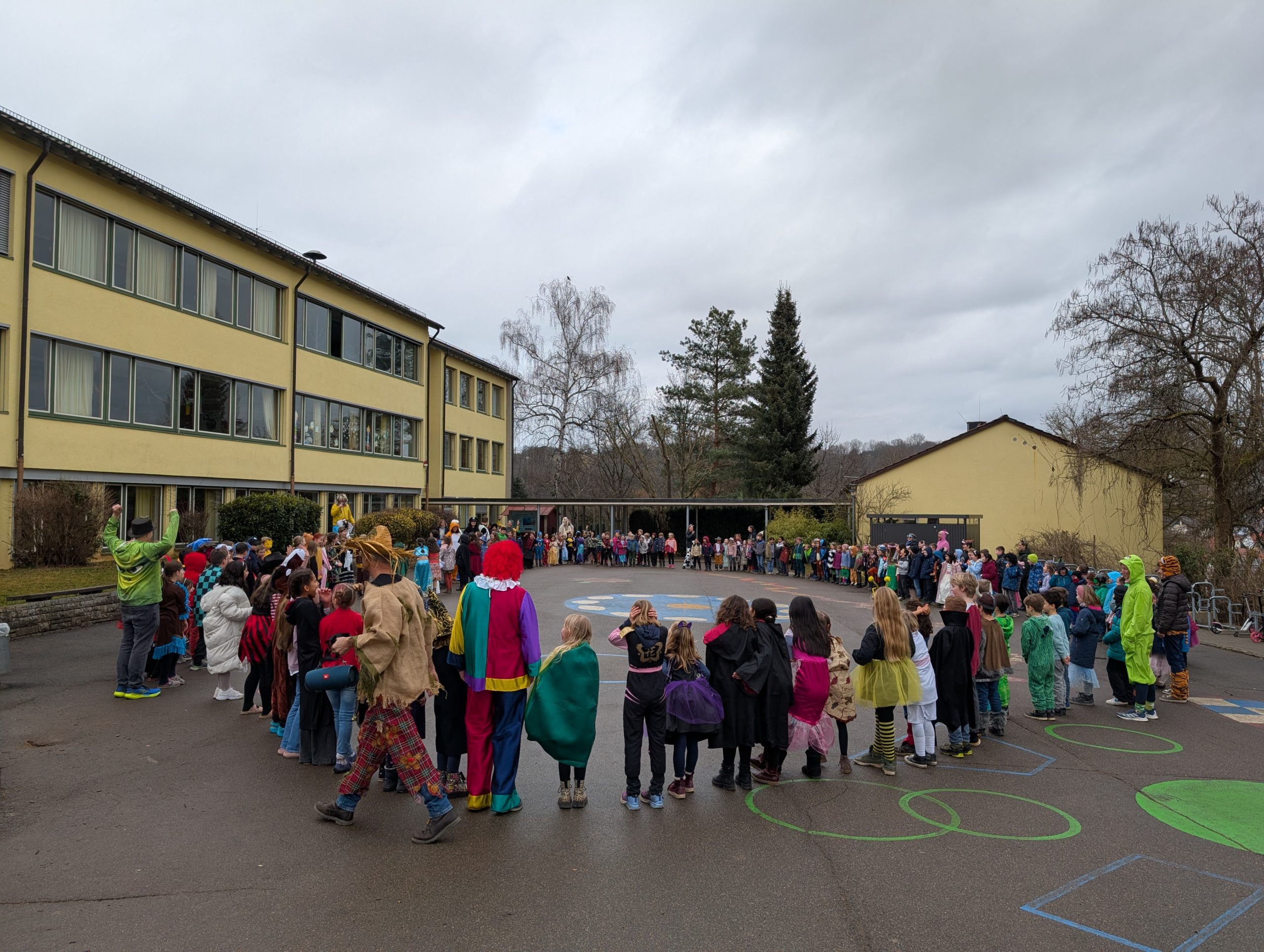 Mehr über den Artikel erfahren Die Uhlandschule im Faschingsfieber